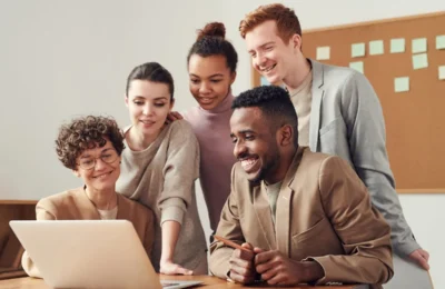 Reunião B2B de negócios entre empresas